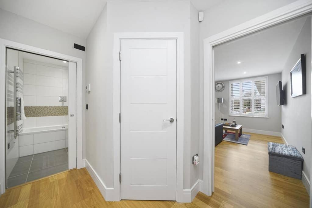 Flat 3 Bridge House Daire Staines-upon-Thames Dış mekan fotoğraf