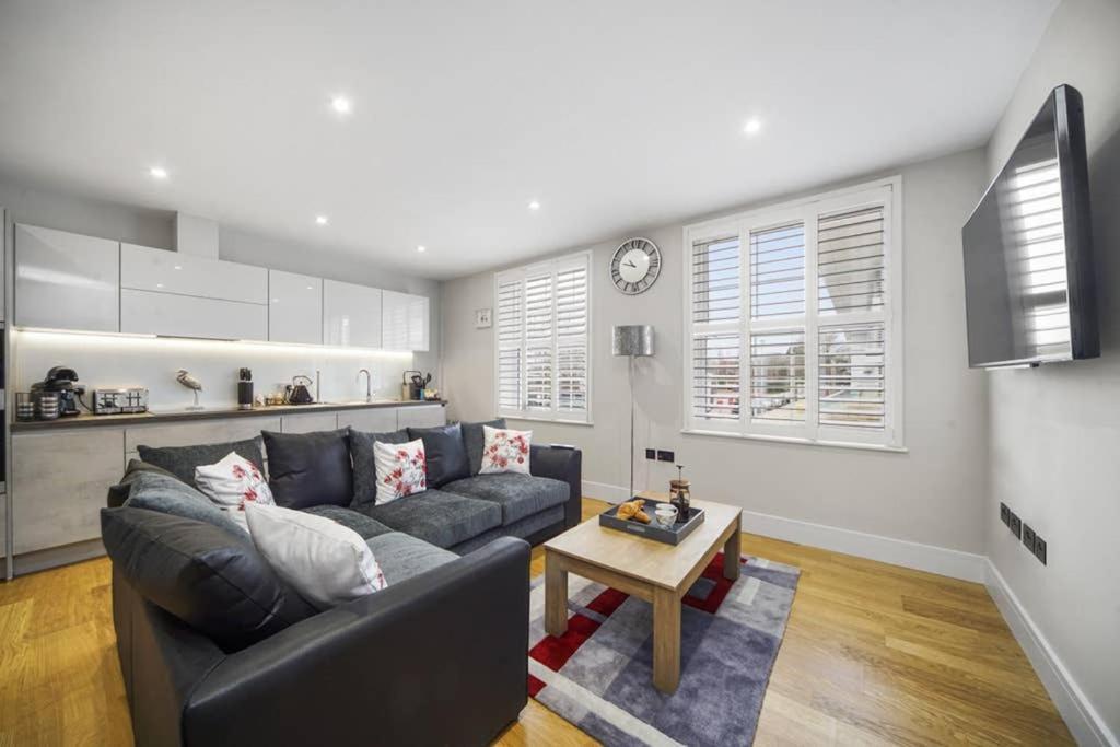 Flat 3 Bridge House Daire Staines-upon-Thames Dış mekan fotoğraf