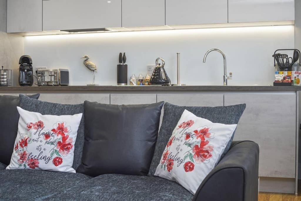 Flat 3 Bridge House Daire Staines-upon-Thames Dış mekan fotoğraf