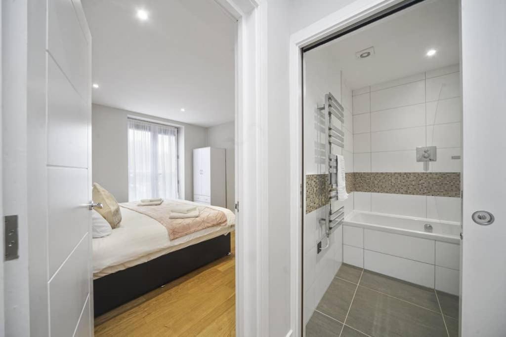 Flat 3 Bridge House Daire Staines-upon-Thames Dış mekan fotoğraf